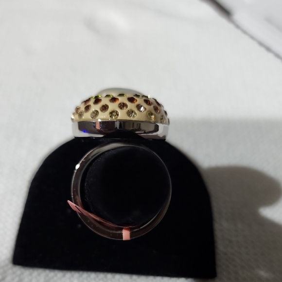 Elegant Pearl and Silver-Toned Ring - Picture 3 of 3